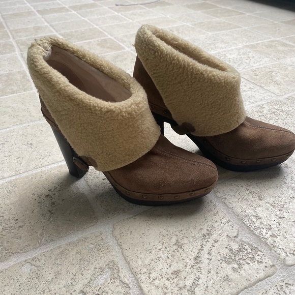 André Assous sheepskin ankle boots size 10. - Picture 5 of 7